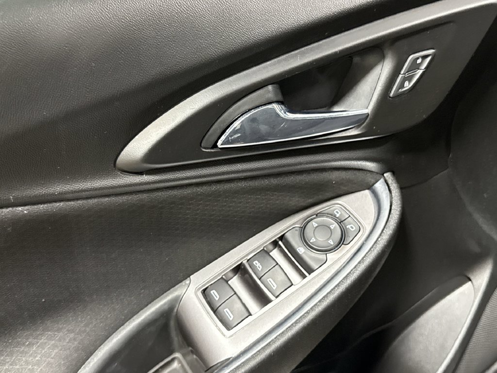 Used 2021 Chevrolet Malibu LT FWD image 21