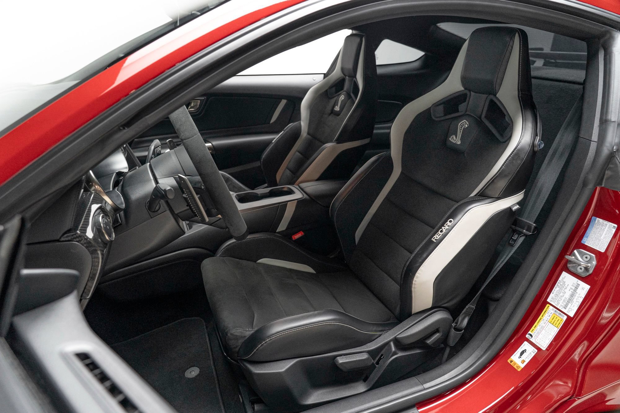 Used 2020 Ford Mustang Shelby GT500 w/ Carbon Fiber Track Pack RWD image 3