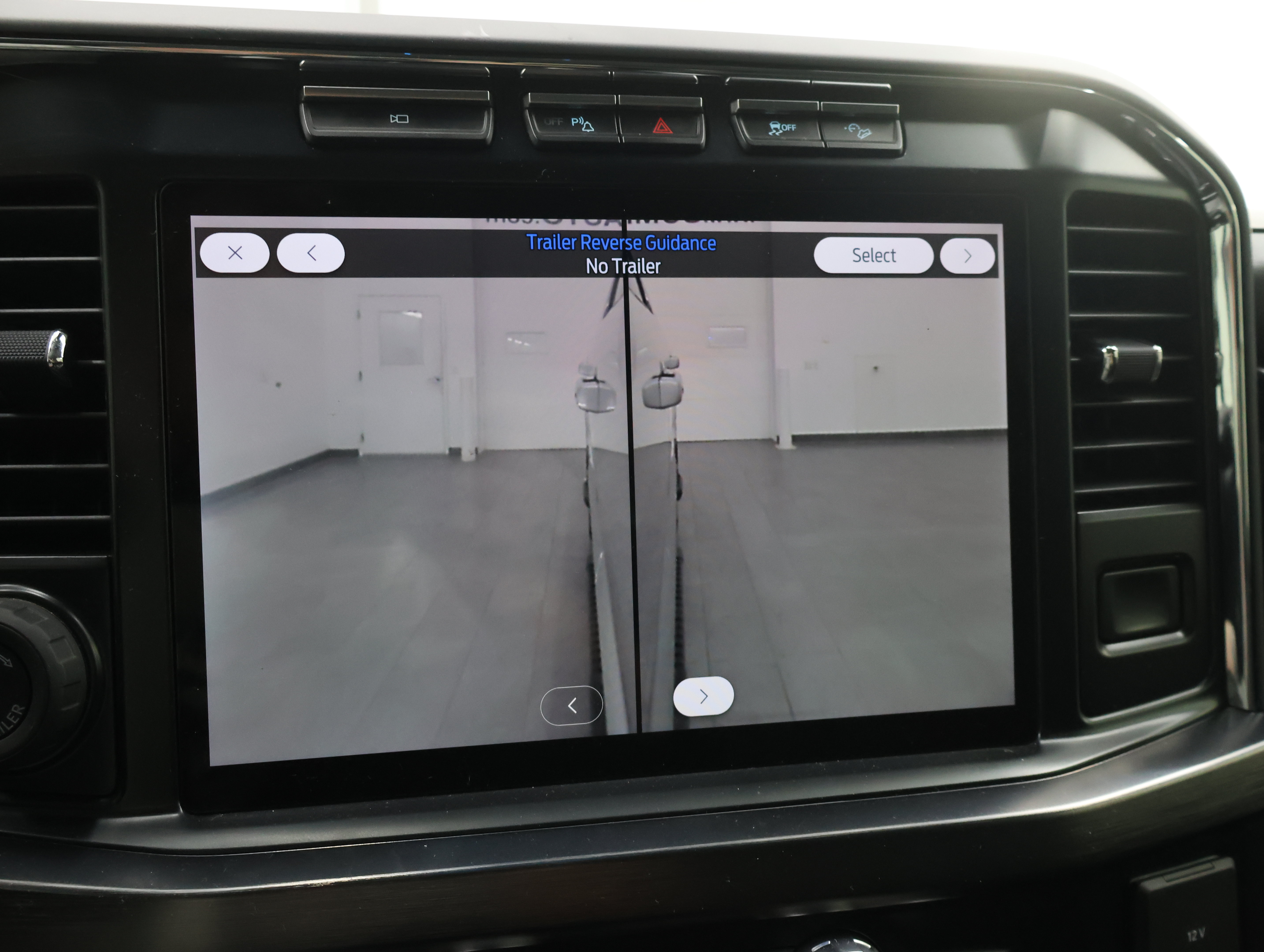 Used 2023 Ford F350 Lariat w/ Lariat Ultimate Package AWD/4WD image 21