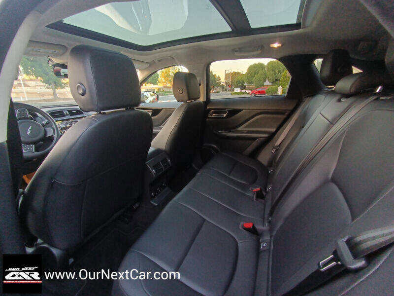 Used 2020 Jaguar F-PACE Premium image 28