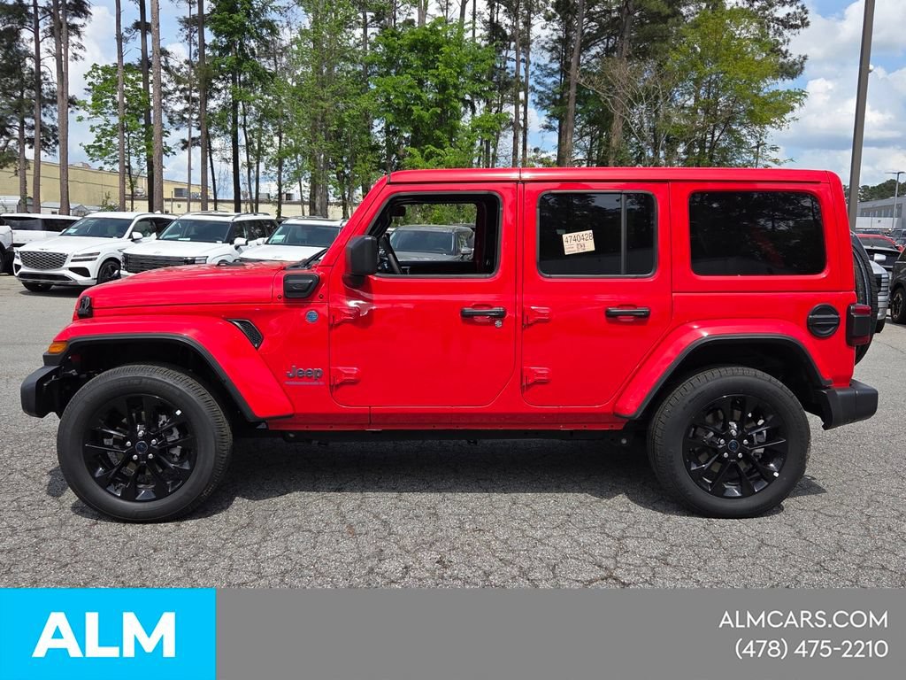 Used 2025 Jeep Wrangler Unlimited Sahara w/ Safety Group AWD/4WD image 5