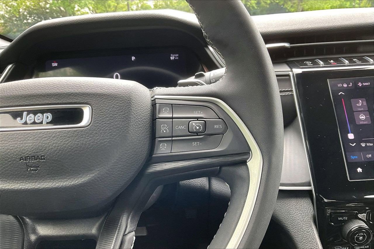 Used 2023 Jeep Grand Cherokee Altitude AWD/4WD image 30