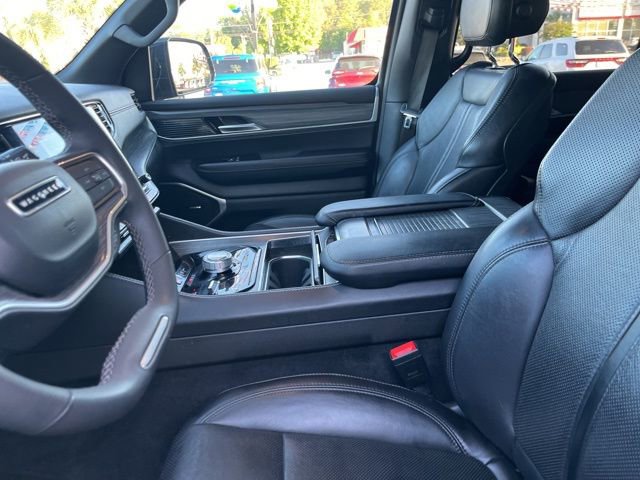 Used 2024 Jeep Wagoneer L Series II w/ Flexible Seating Group AWD/4WD image 9