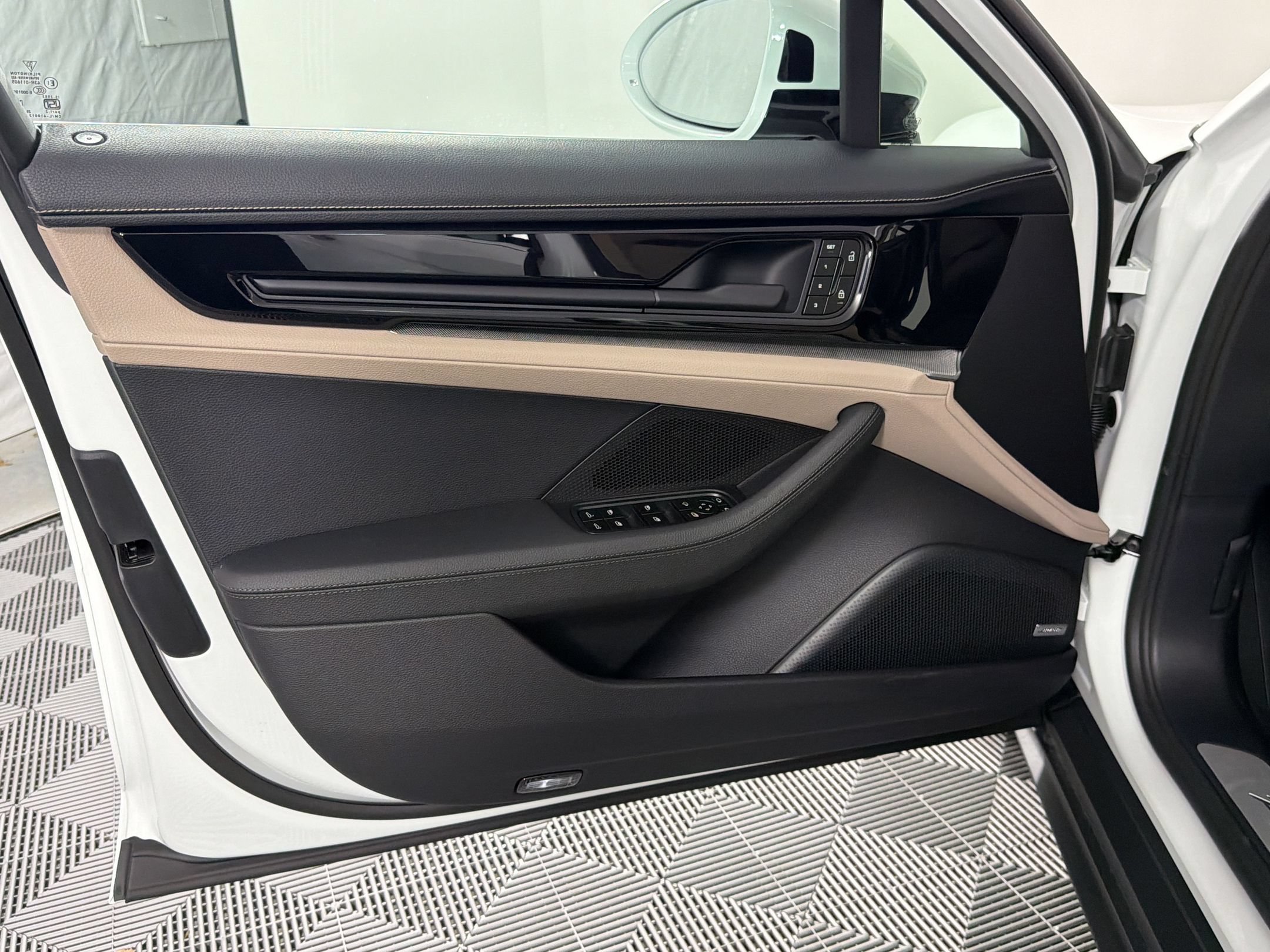 New 2026 Porsche Panamera image 13