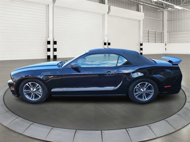 Used 2014 Ford Mustang Convertible image 1