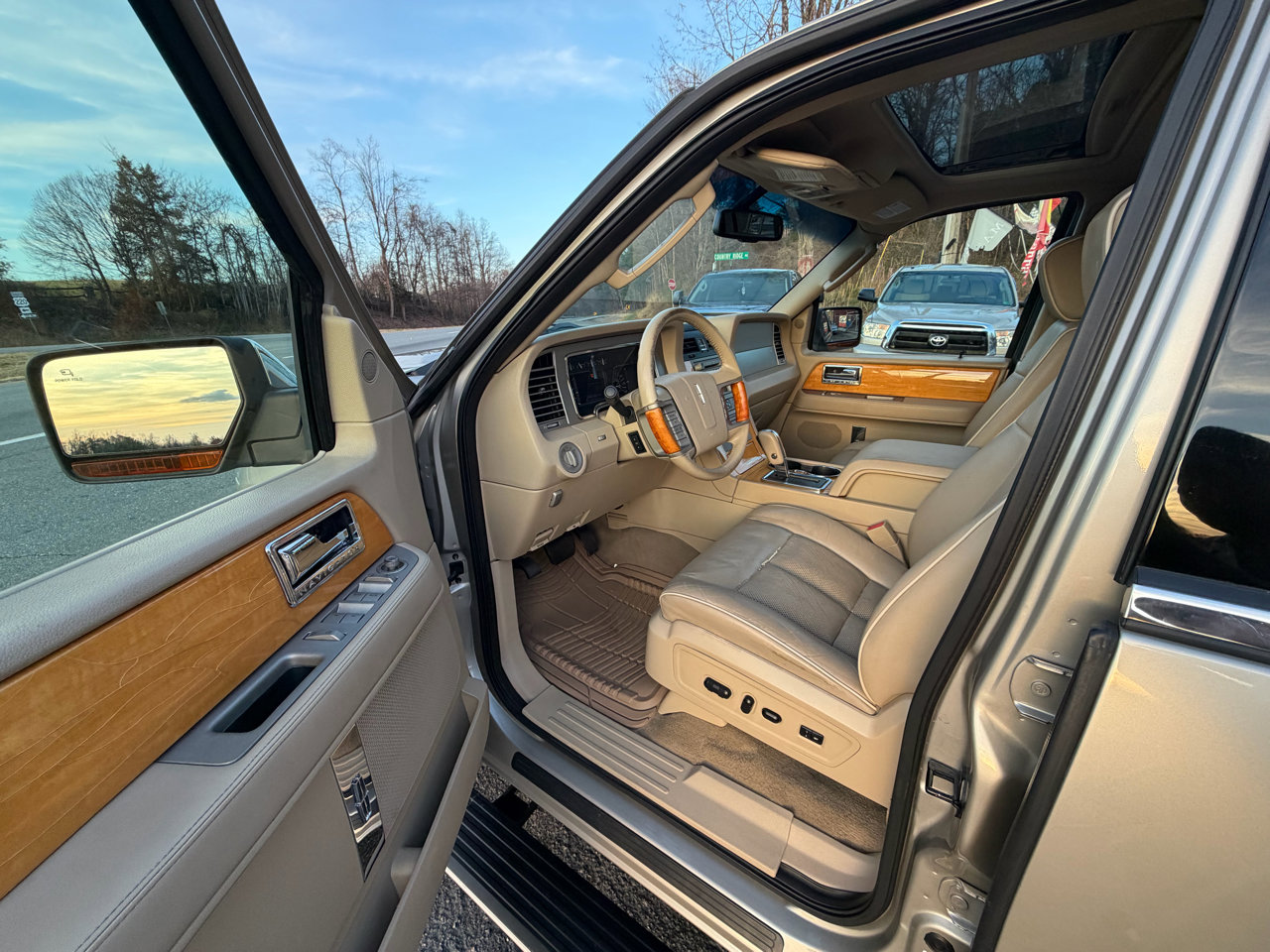 Used 2008 Lincoln Navigator 4WD image 11