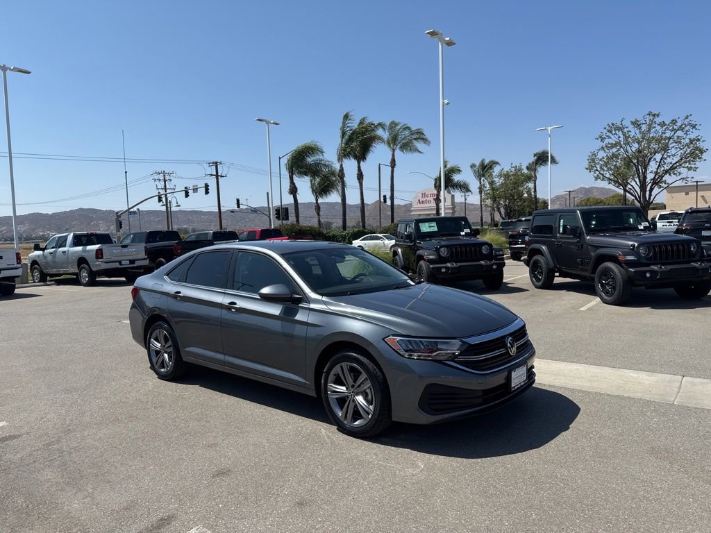 Used 2024 Volkswagen Jetta SE FWD image 2