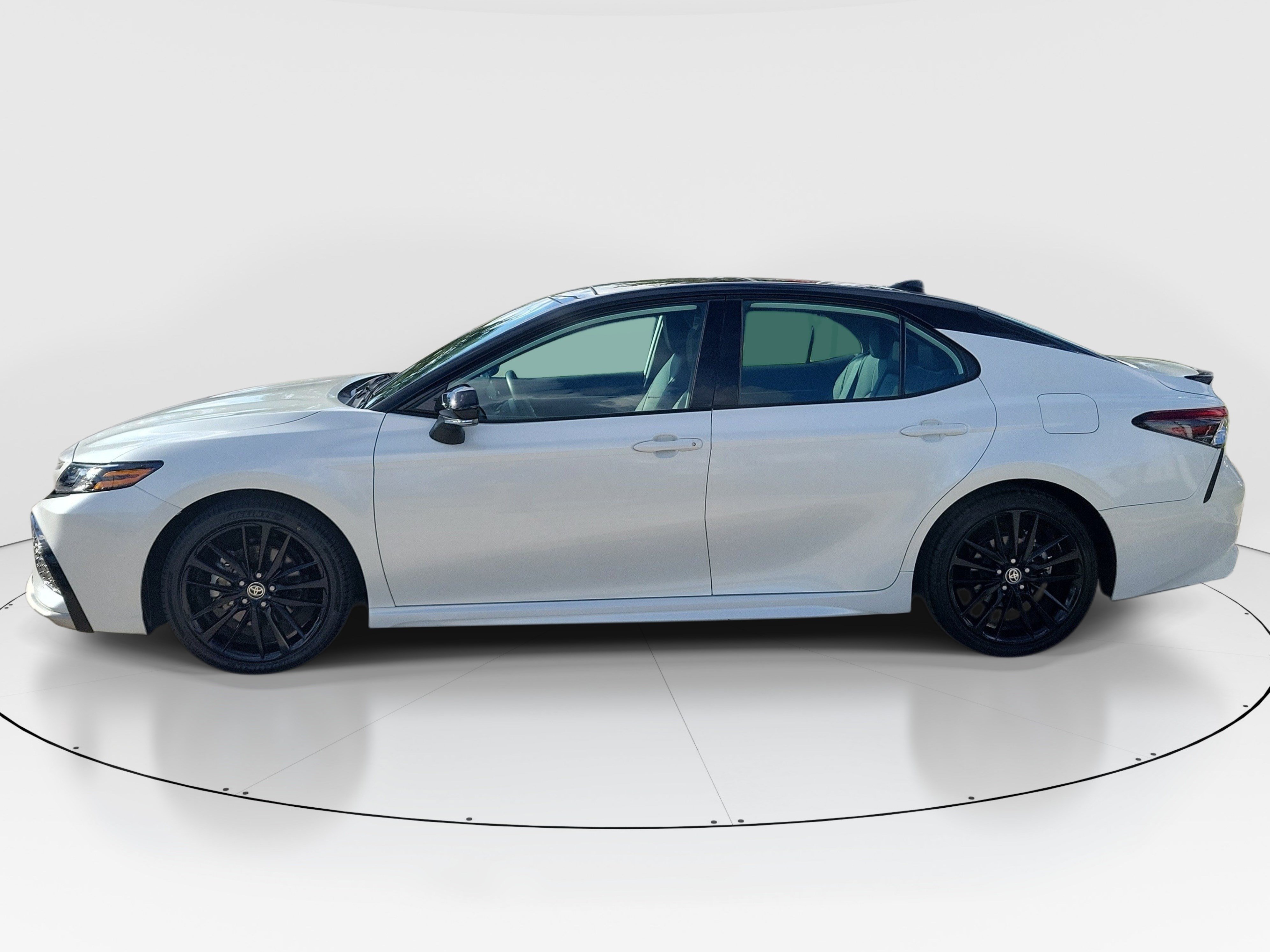 Used 2023 Toyota Camry XSE w/ Navigation Package FWD image 4
