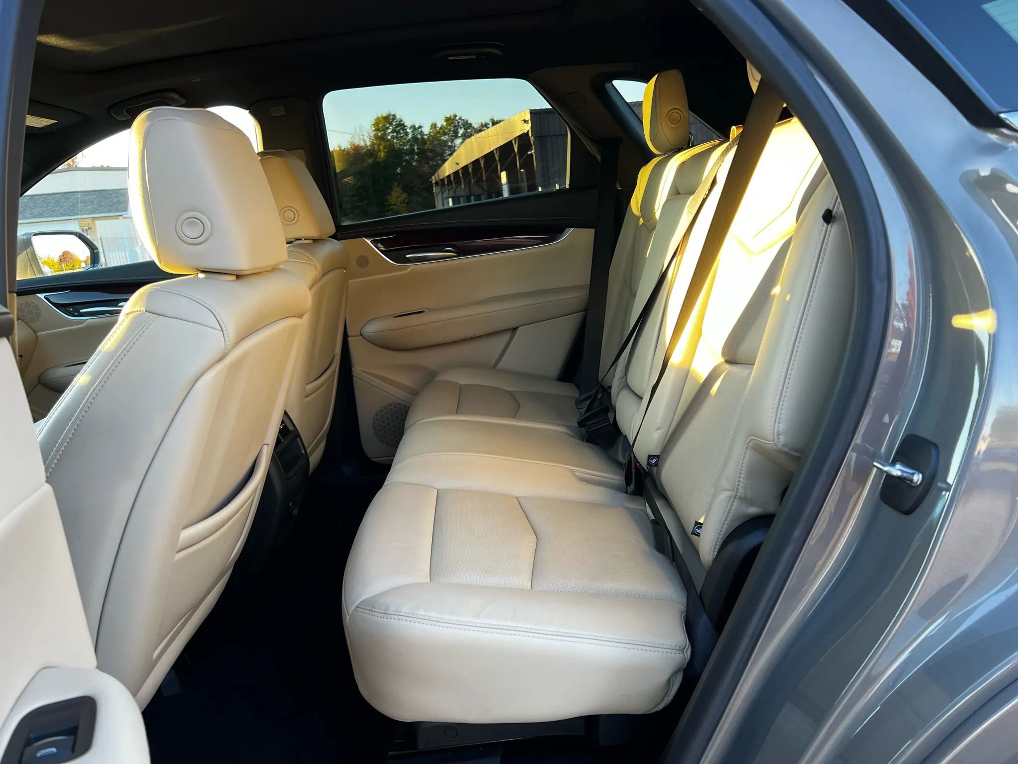 Used 2018 Cadillac XT5 Luxury w/ Driver Awareness Package image 11