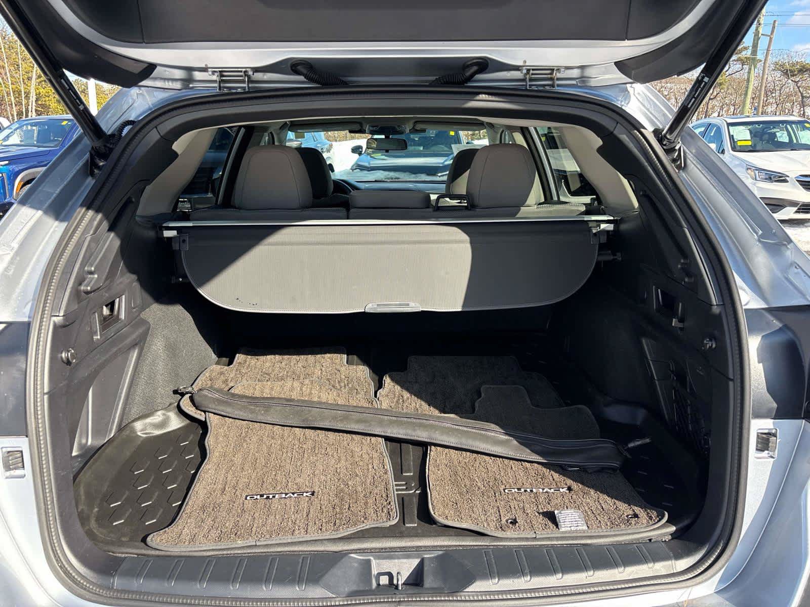 Used 2025 Subaru Outback Premium AWD/4WD image 11