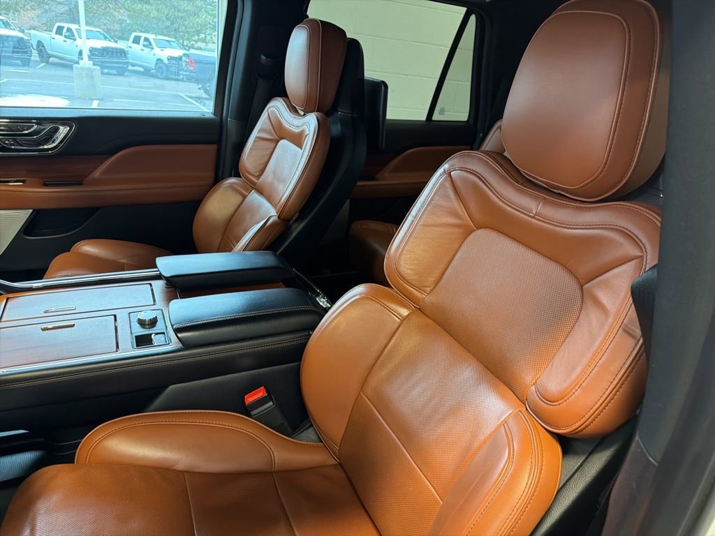 Used 2019 Lincoln Navigator L Reserve image 29