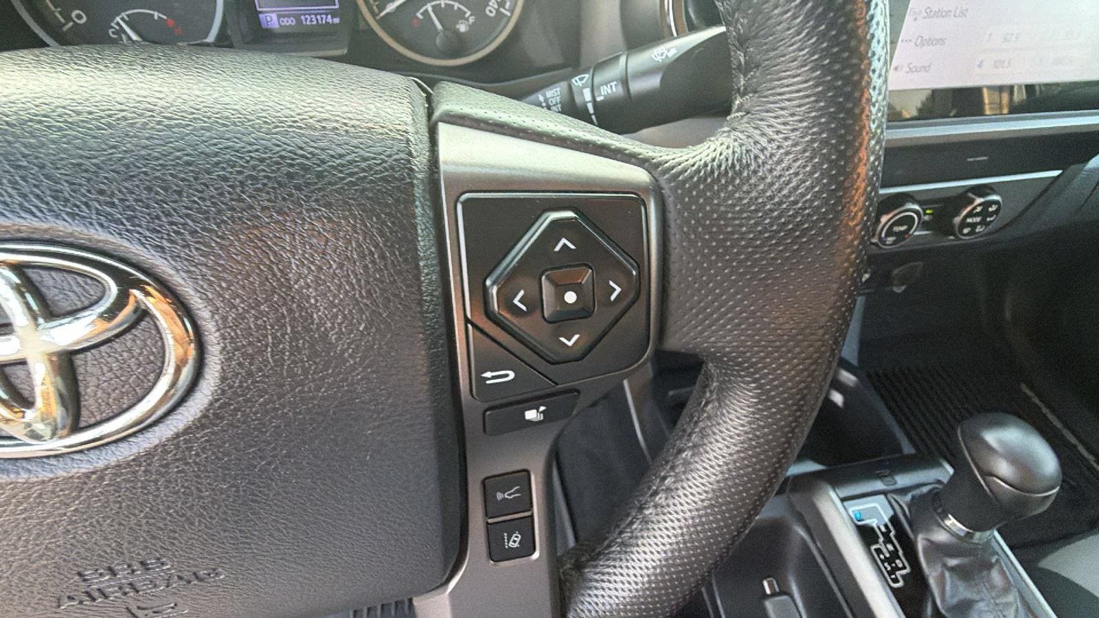 Used 2020 Toyota Tacoma TRD Sport AWD/4WD image 26