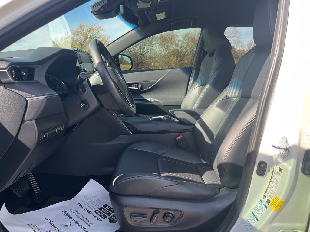 Used 2021 Toyota Venza XLE image 10