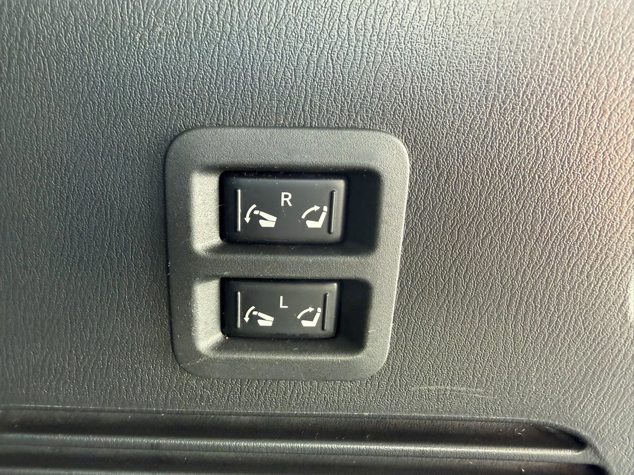 Used 2018 Nissan Armada SL w/ Moonroof Package image 19