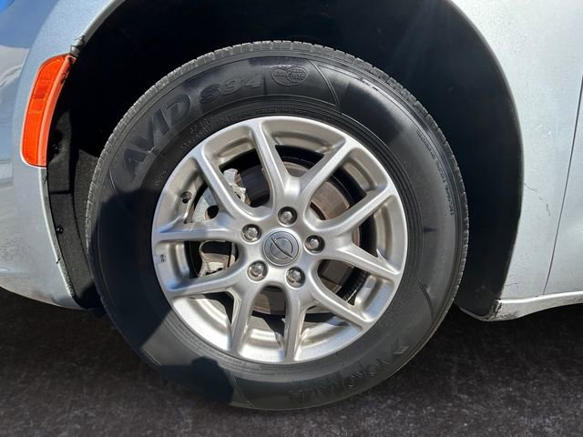 Used 2024 Chrysler Pacifica Touring-L image 14