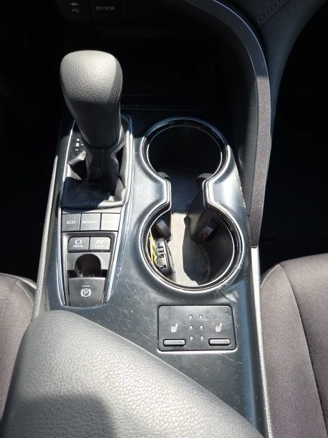 Used 2018 Toyota Camry LE FWD image 19
