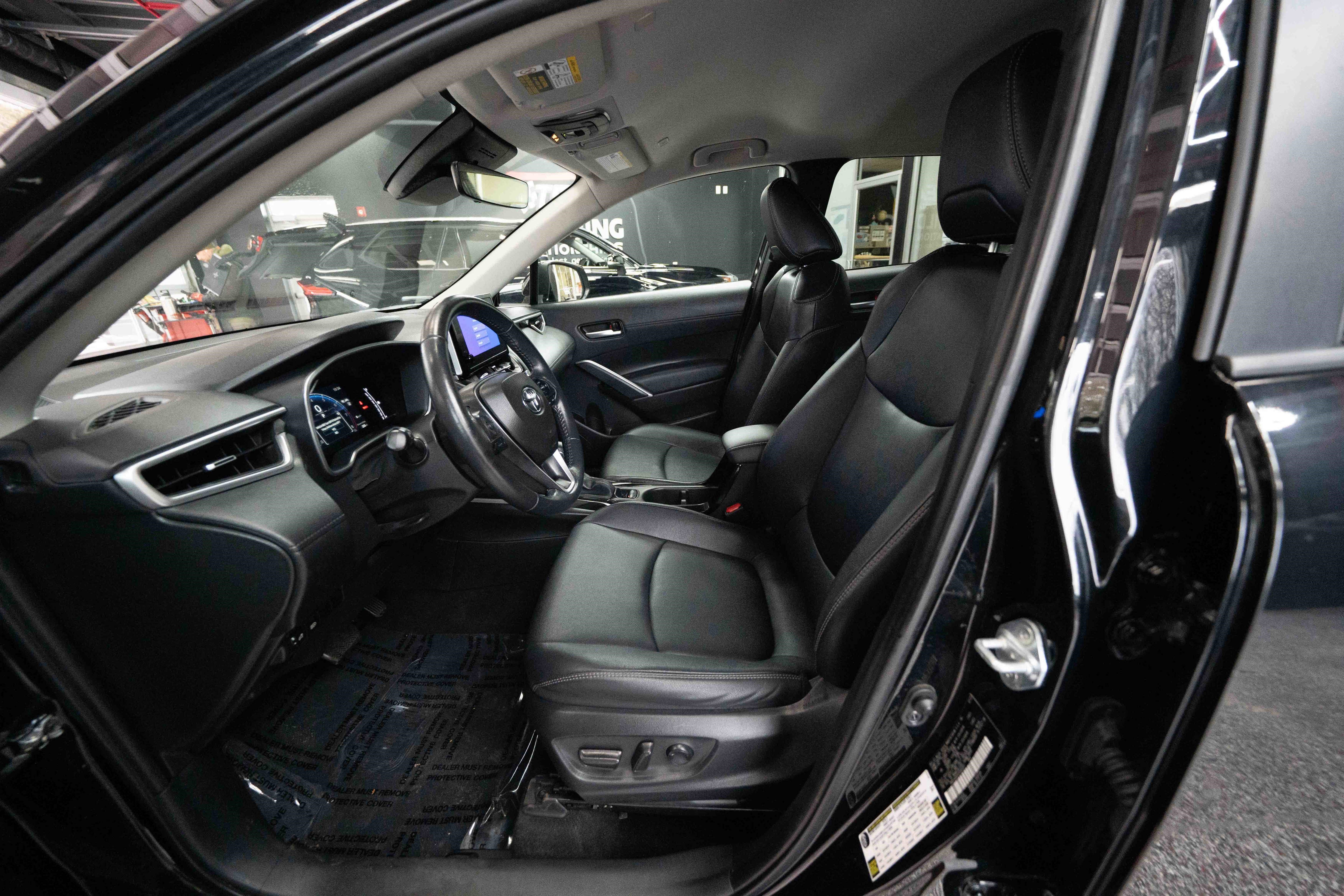 Used 2023 Toyota Corolla Cross XLE image 9