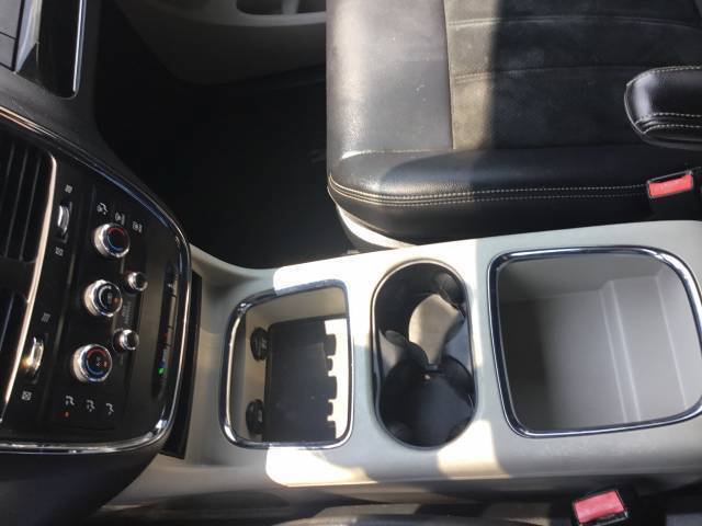Used 2018 Dodge Grand Caravan SXT FWD image 19