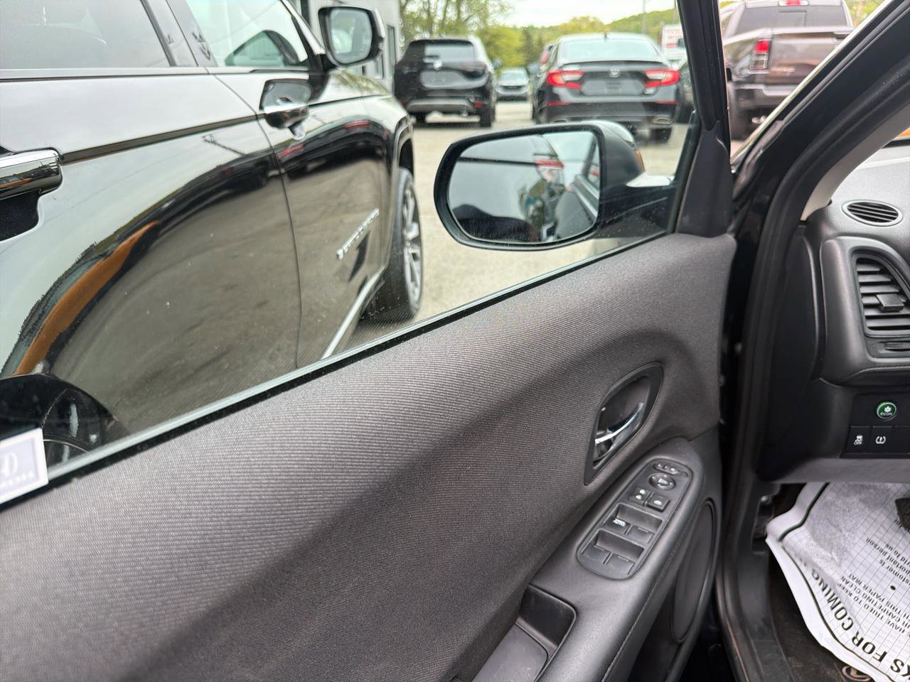 Used 2022 Honda HR-V LX image 14