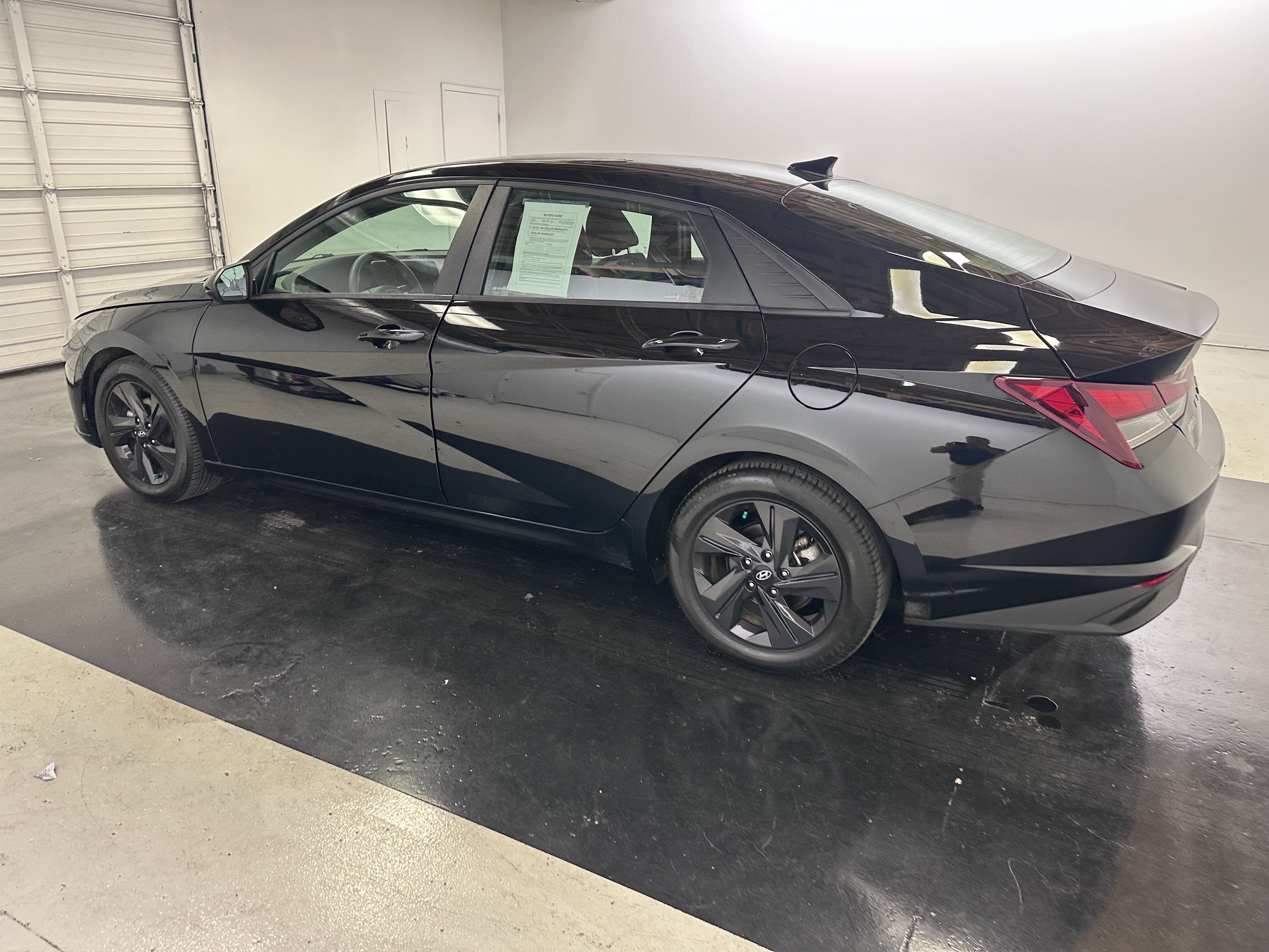 Used 2021 Hyundai Elantra SEL image 11