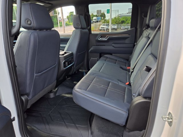 Used 2023 Chevrolet Silverado 1500 High Country w/ Technology Package AWD/4WD image 13
