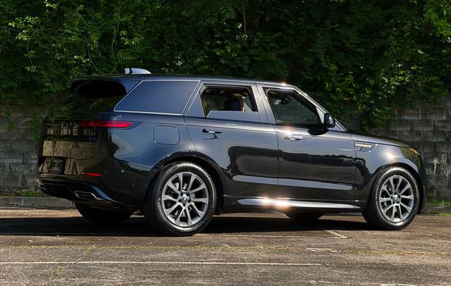 Used 2024 Land Rover Range Rover Sport Dynamic SE AWD/4WD image 4