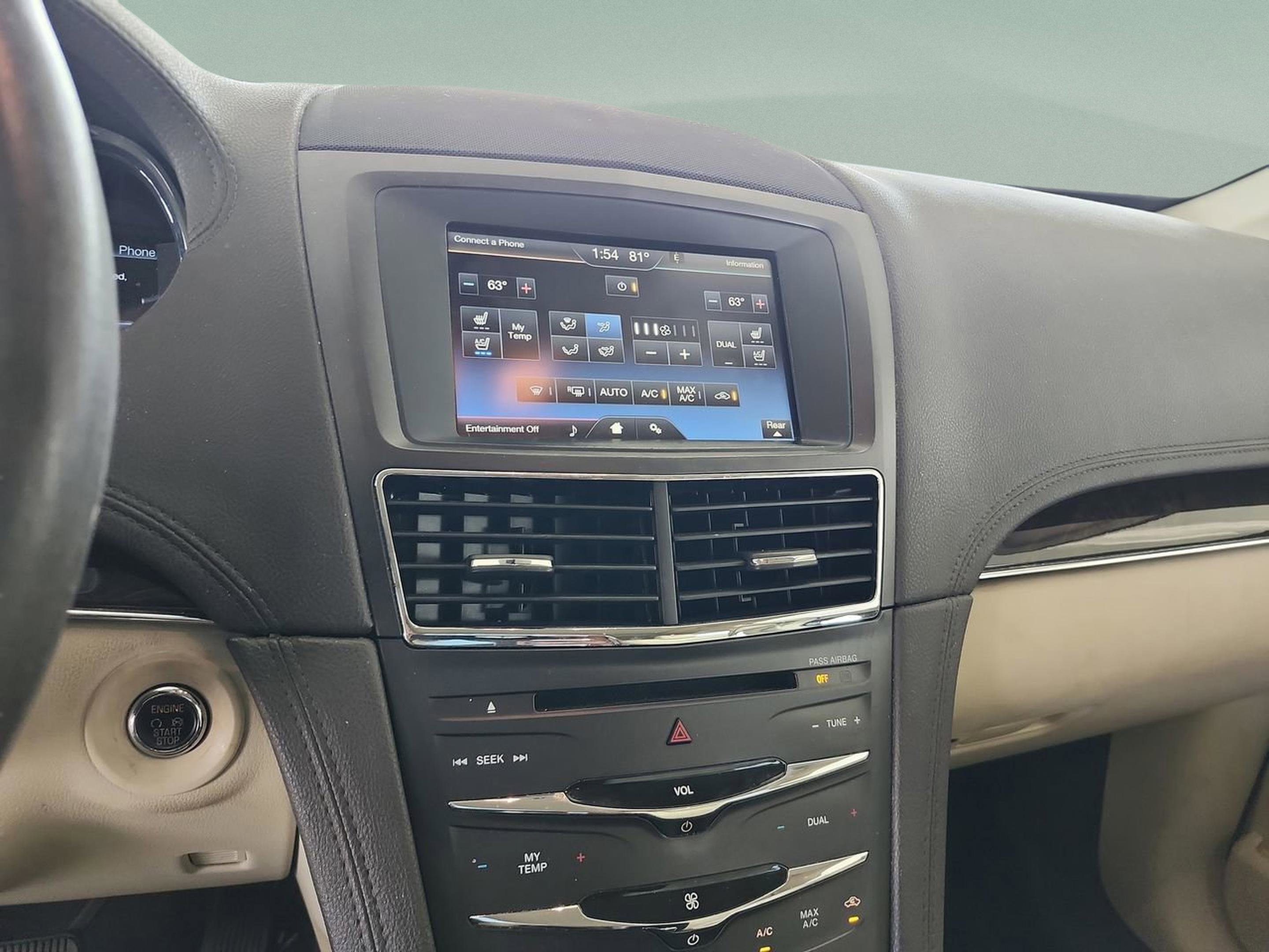 Used 2014 Lincoln MKT FWD image 12