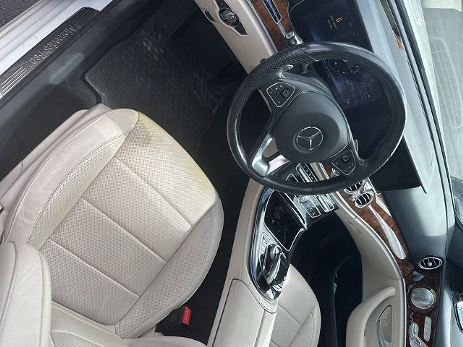 Used 2017 Mercedes-Benz E 300 4MATIC image 4