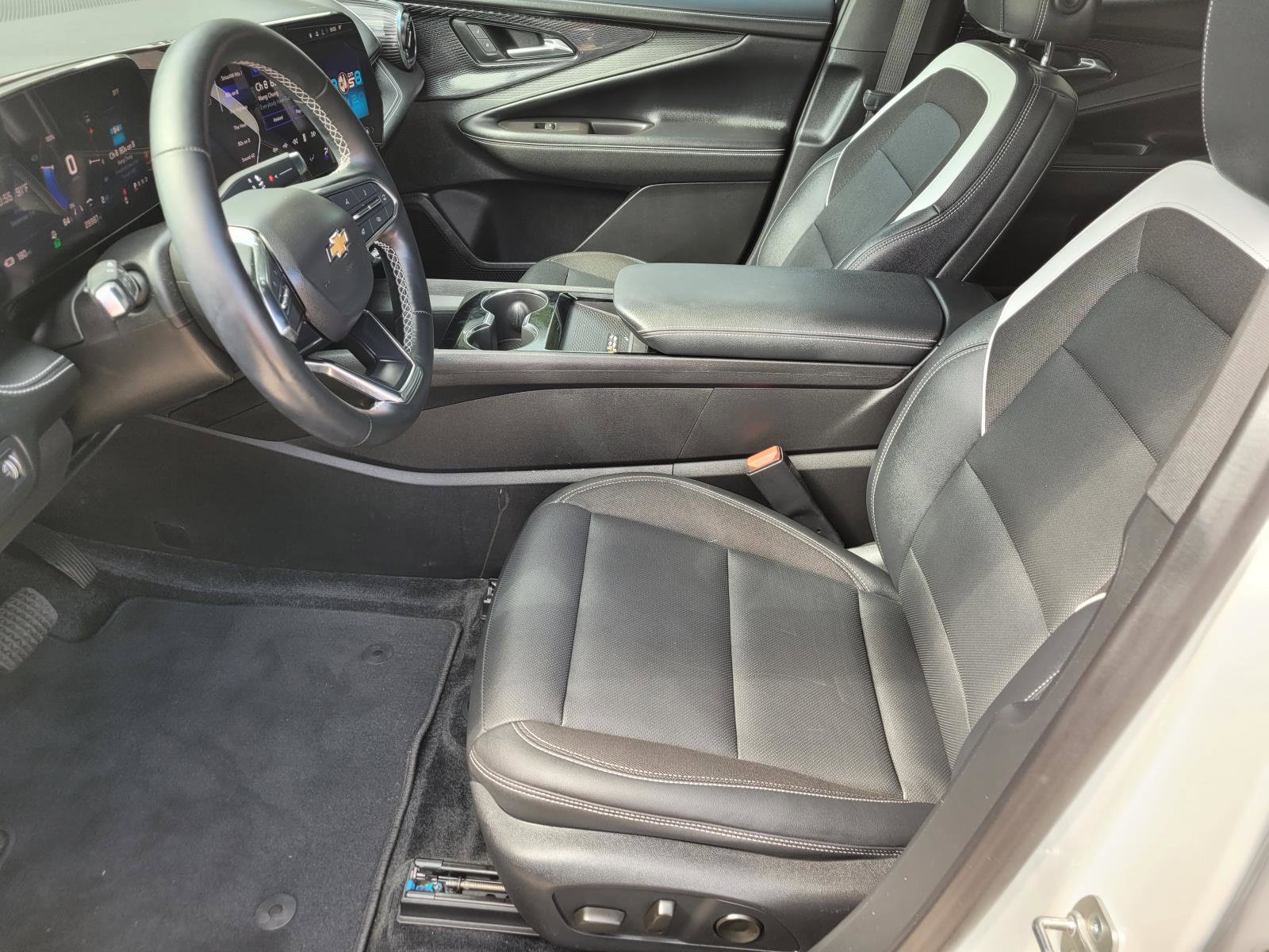 Used 2024 Chevrolet Blazer EV LT AWD/4WD image 23
