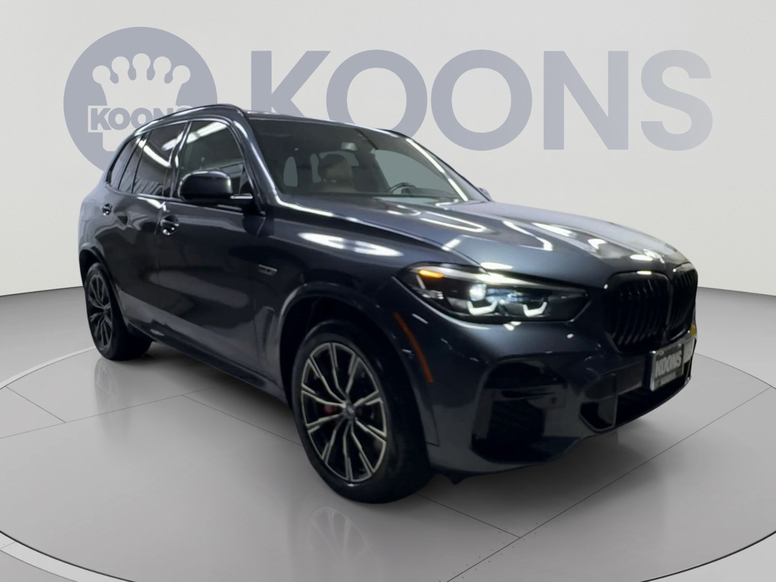 Used 2022 BMW X5 xDrive45e w/ M Sport Package AWD/4WD image 2