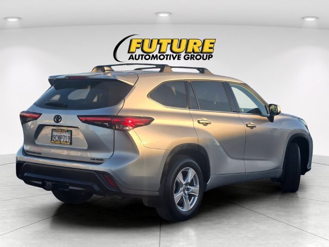 Certified 2022 Toyota Highlander LE AWD/4WD image 5