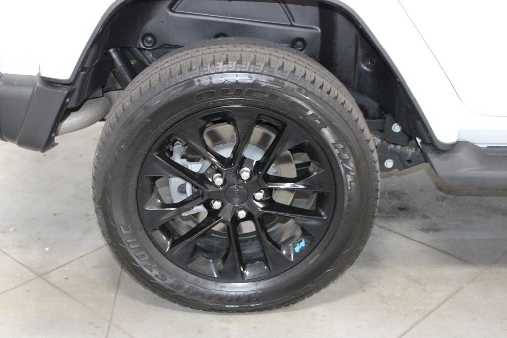 Used 2023 Jeep Wrangler Unlimited Sahara w/ Cold Weather Group image 16