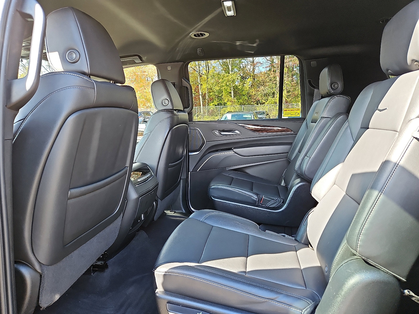 Used 2024 Cadillac Escalade ESV Luxury image 10