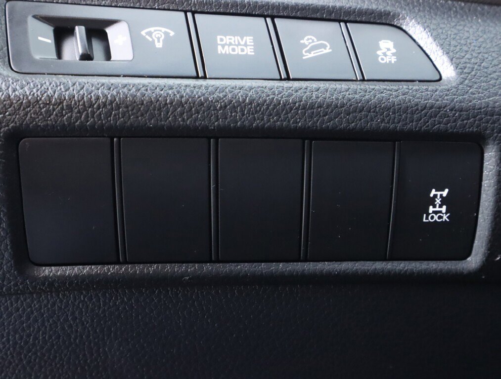 Used 2019 Hyundai Santa Fe XL SE image 11