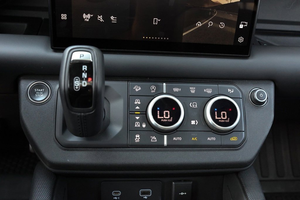 Used 2024 Land Rover Defender 130 V8 image 24