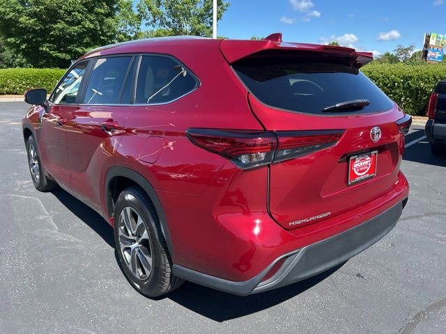 Used 2023 Toyota Highlander XLE FWD image 11