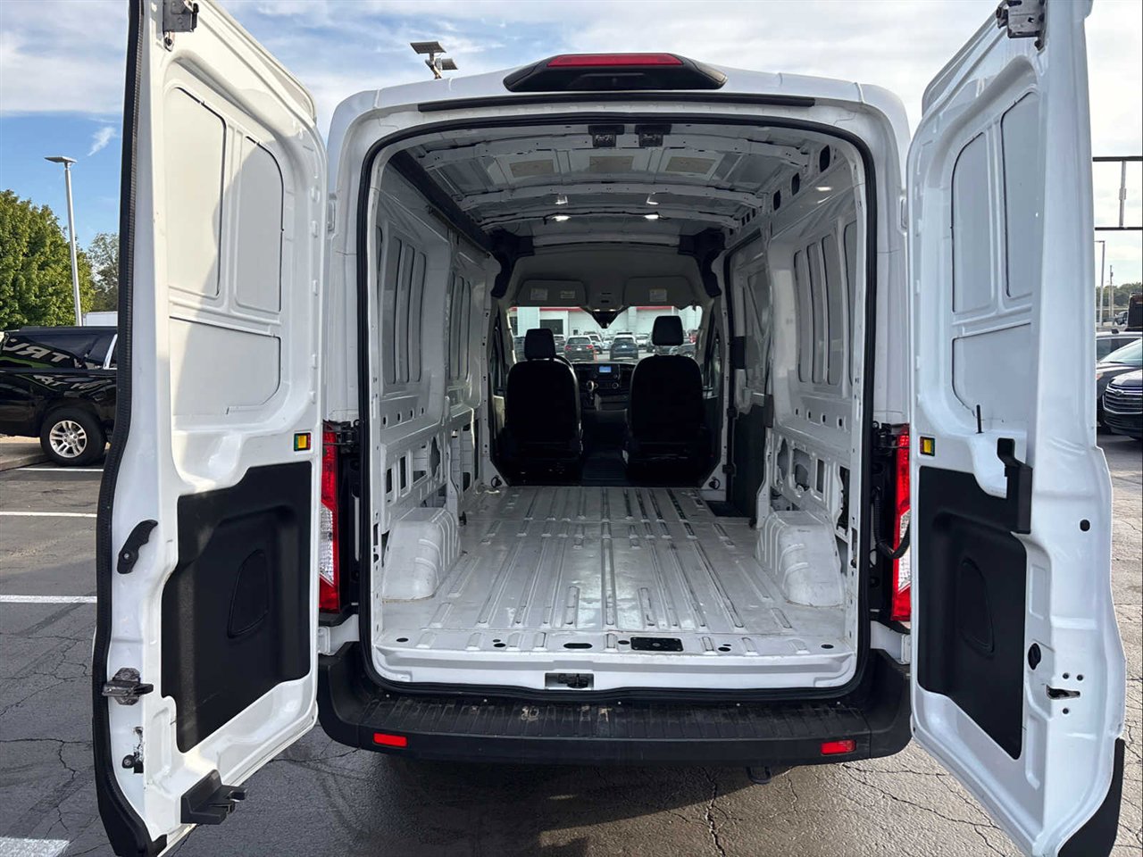 Used 2023 Ford Transit 250 Medium Roof image 8