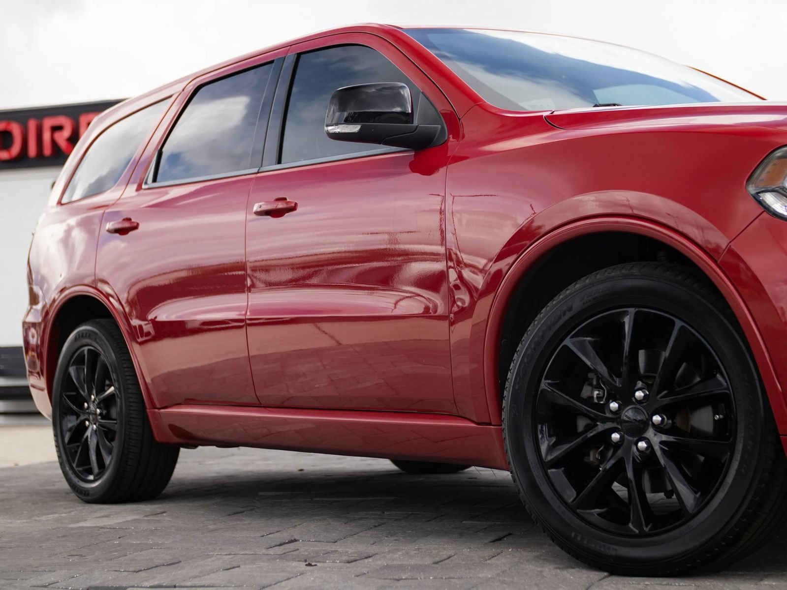Used 2017 Dodge Durango R/T w/ Trailer Tow Group IV RWD image 3