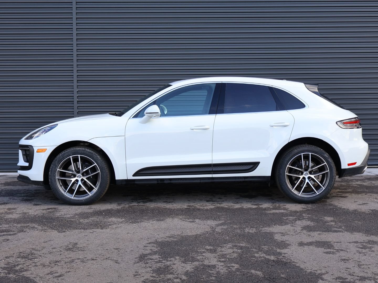 Certified 2023 Porsche Macan S AWD/4WD image 2