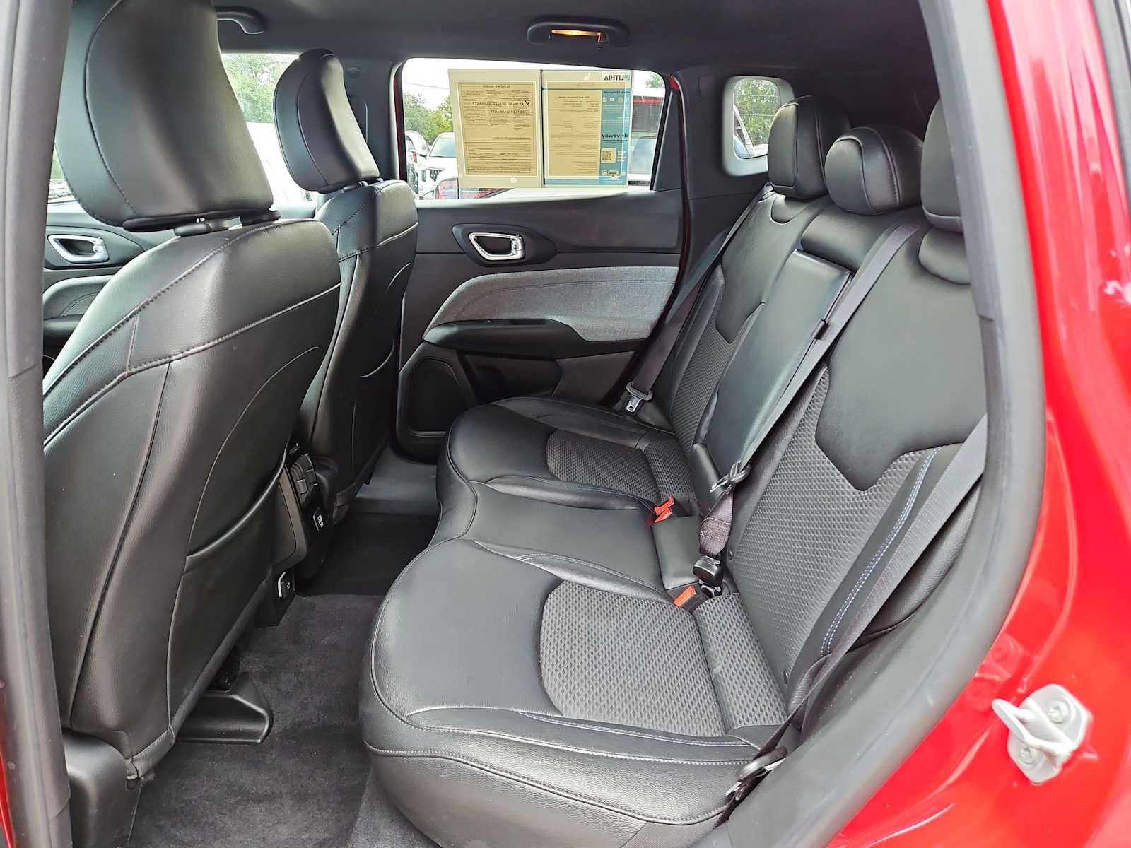 Used 2024 Jeep Compass Latitude AWD/4WD image 17