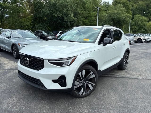 Used 2023 Volvo XC40 B5 Plus w/ Protection Package Premier AWD/4WD image 5