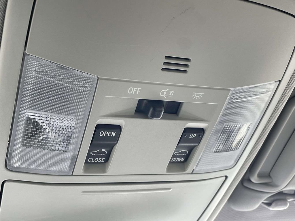 Used 2017 Toyota RAV4 Limited image 22