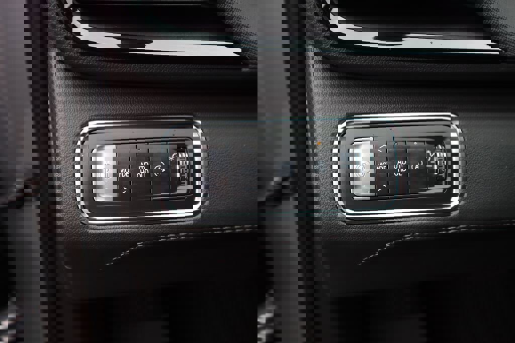 New 2025 Buick Enclave Sport Touring w/ Super Cruise Package image 7