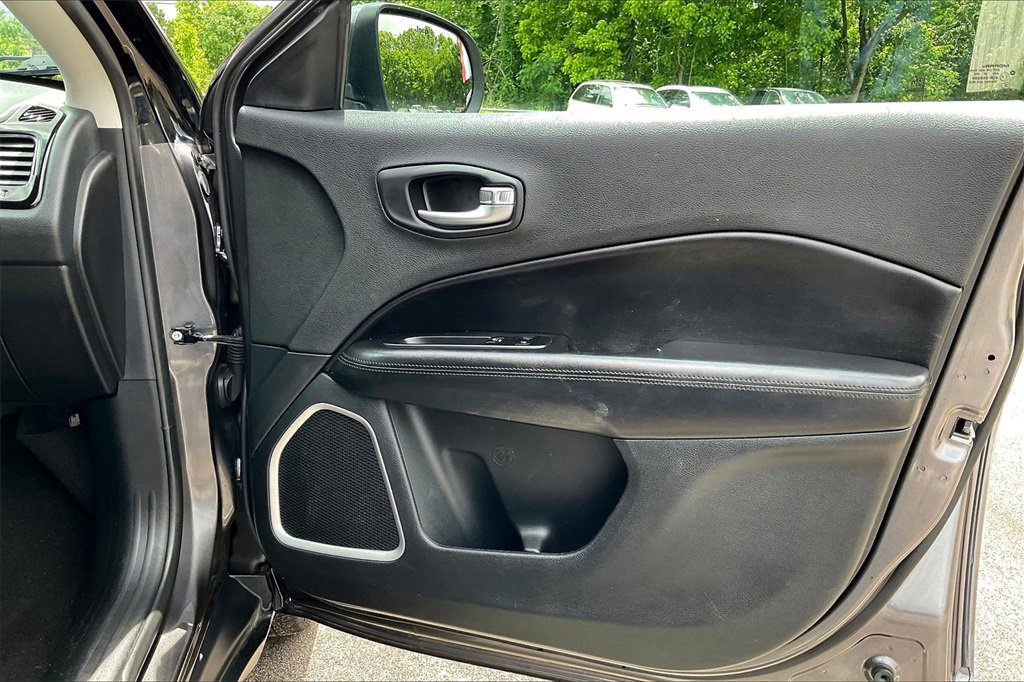 Used 2020 Jeep Compass Altitude image 23