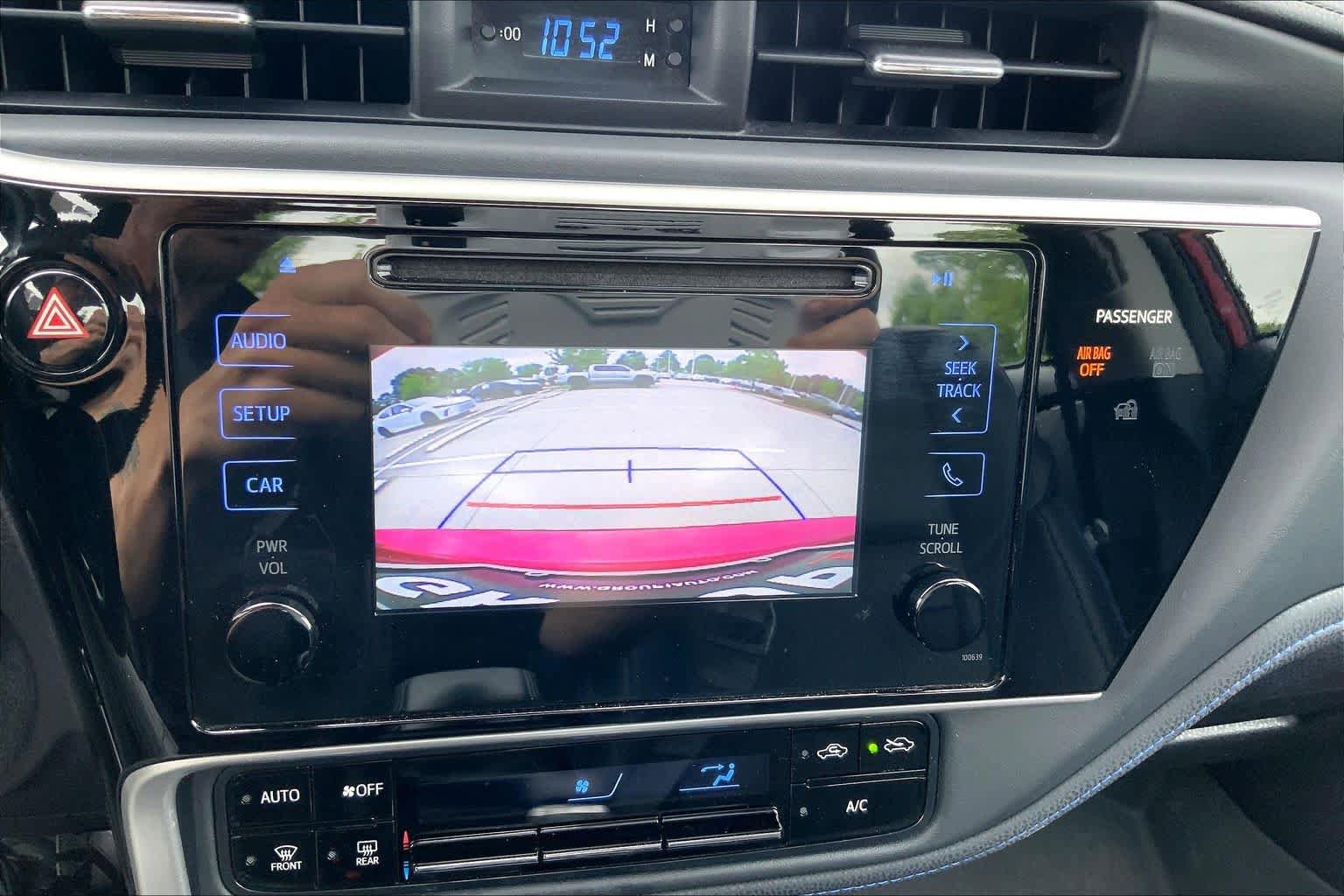 Used 2017 Toyota Corolla SE w/ Carpet Mat Package (TMS) FWD image 28