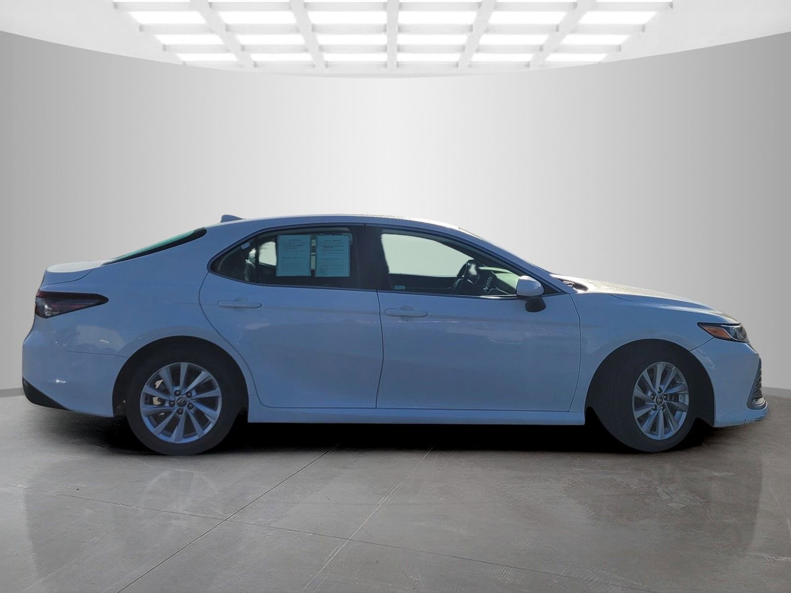 Used 2021 Toyota Camry LE image 3