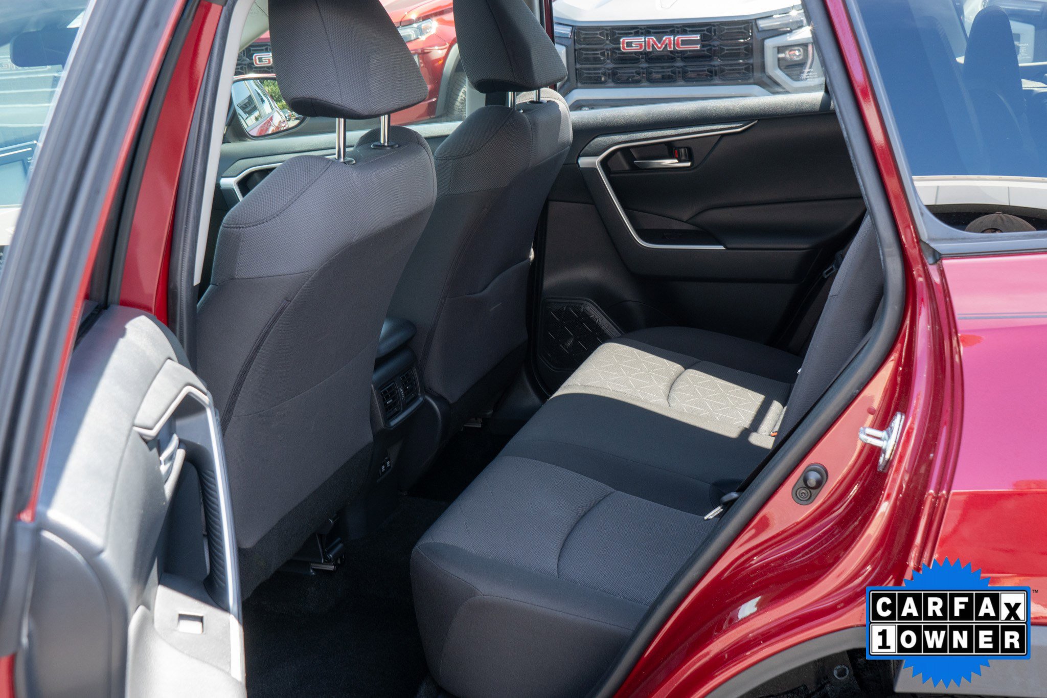 Used 2019 Toyota RAV4 XLE w/ Convenience Package FWD image 29