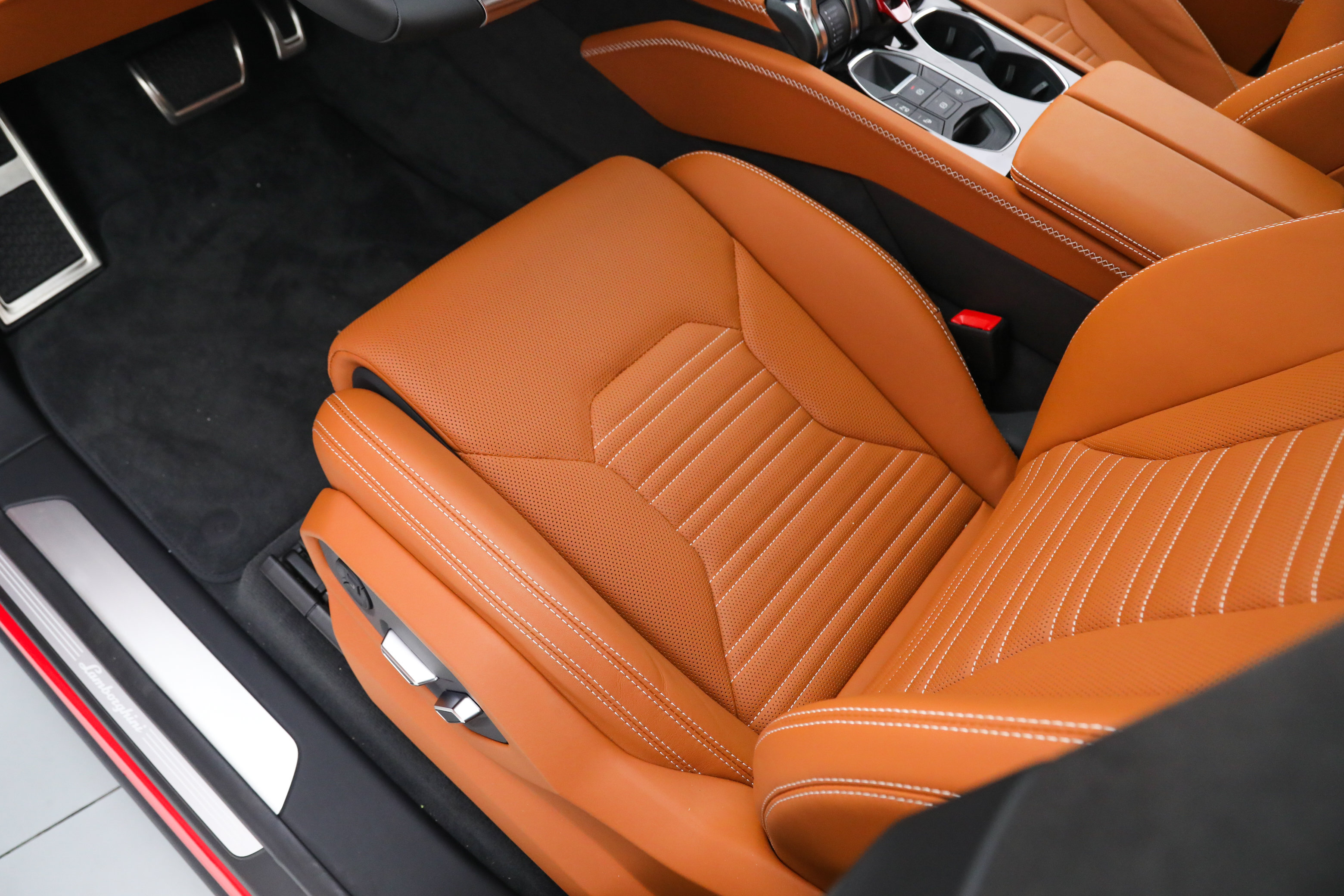 Used 2025 Lamborghini Urus SE AWD/4WD image 25