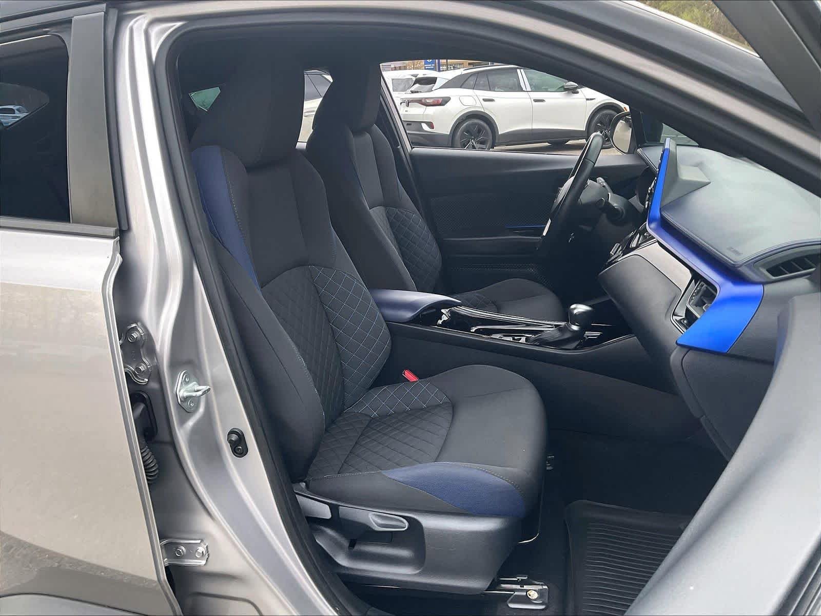 Used 2020 Toyota C-HR XLE FWD image 11