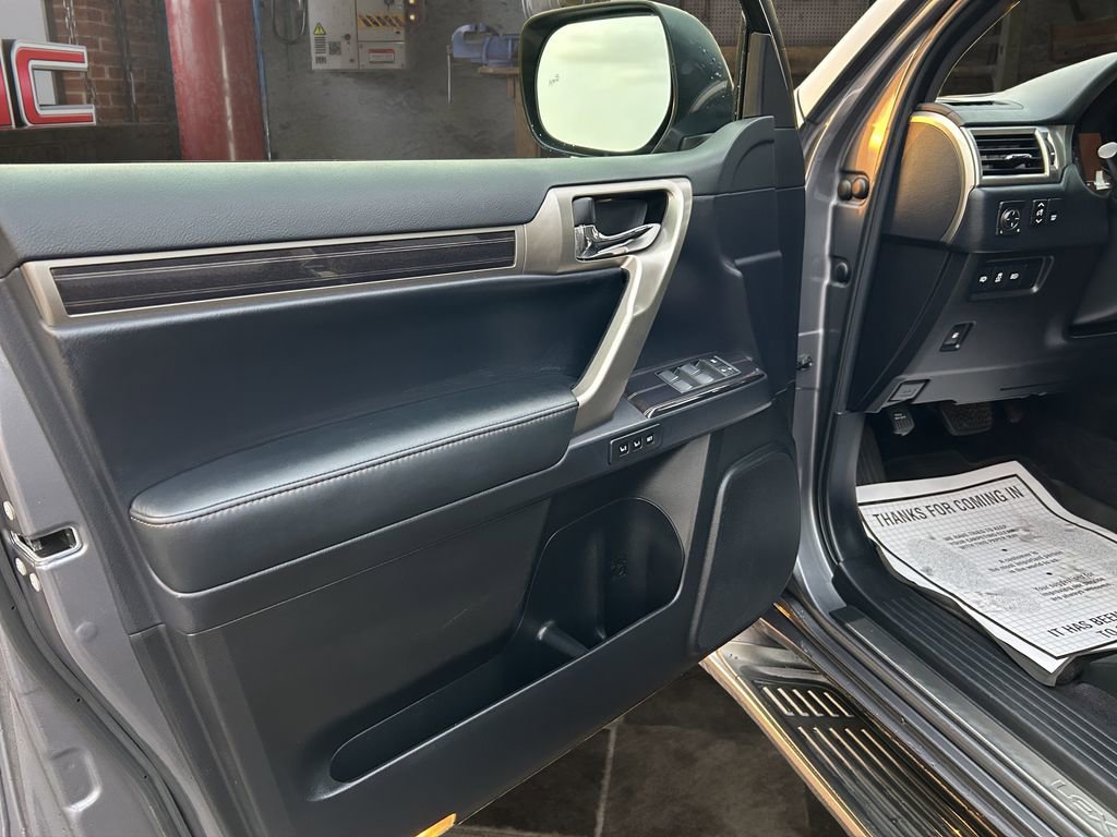 Used 2020 Lexus GX 460 Premium image 16